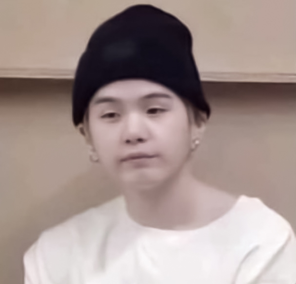 yoongi in hat